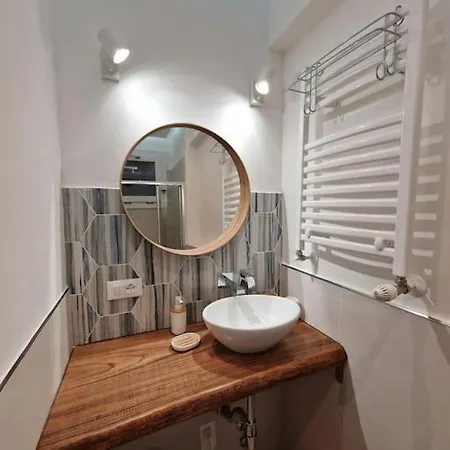 Bilocale Moderno Semicentro Policlinico Apartment