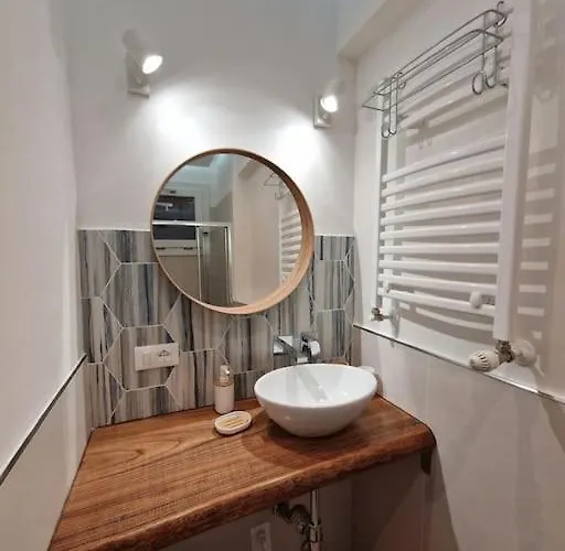 Bilocale Vicino Al Policlinico, Hesperia E Centro Storico Fibra Wi-fi Lägenhet